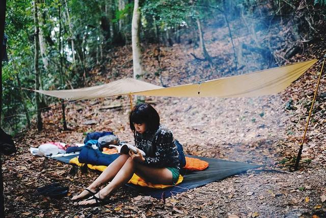 玩戶外的小姐姐,不同風(fēng)格的穿搭時尚又好看