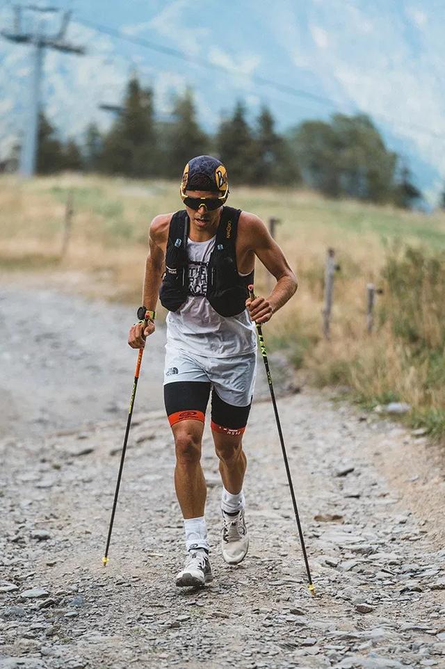 環勃朗峰越野賽衛冕者Pau Capell獨自完賽,為鼓勵受疫情影響的人