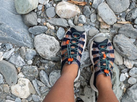 KEEN輕量涼鞋實測,女孩夏天光腳穿涼鞋是一種什么樣的體驗?
