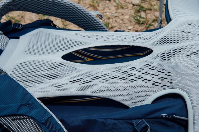 秋季的徒步登山活動(dòng),這款新手可選擇的Lowe Alpine背包開箱體驗(yàn)