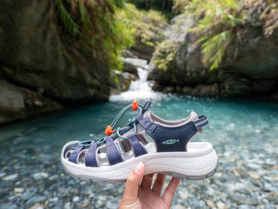 KEEN輕量涼鞋實測,女孩夏天光腳穿涼鞋是一種什么樣的體驗?