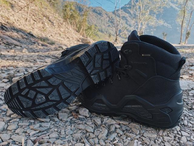 LOWA戰(zhàn)術軍靴實測,山林或城市間行走的必備戶外鞋
