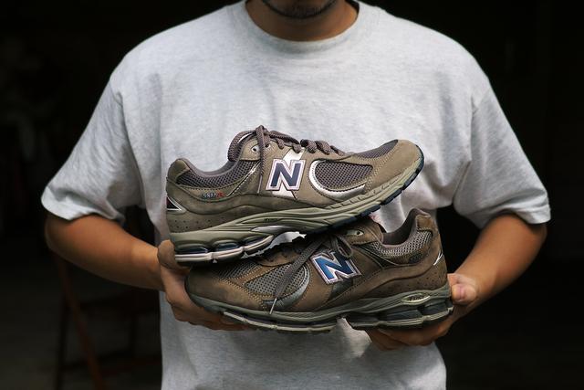 New Balance再推MR2002RA鞋款,當年被譽為