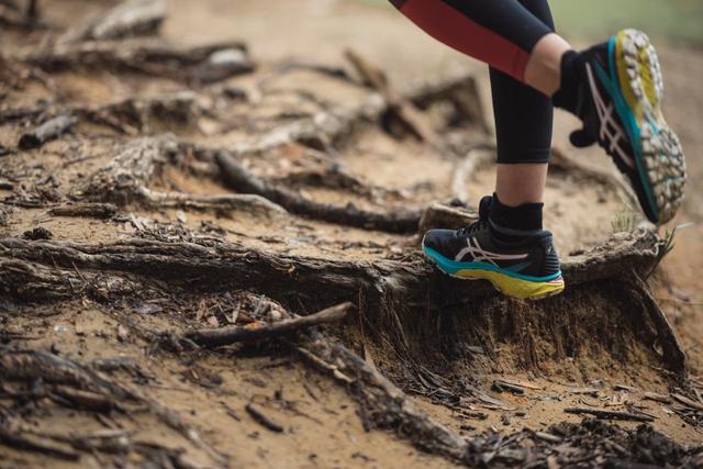 Nike、adidas、ASICS紛紛推出越野跑鞋,三大品牌跑鞋新作