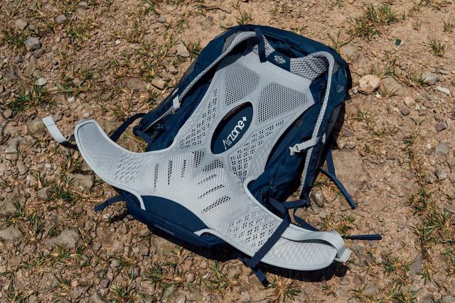 秋季的徒步登山活動(dòng),這款新手可選擇的Lowe Alpine背包開箱體驗(yàn)