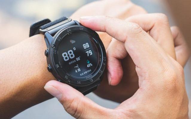 Garmin佳明Tactix Delta太陽能戰術腕表開箱,軍迷愛好者不容錯過