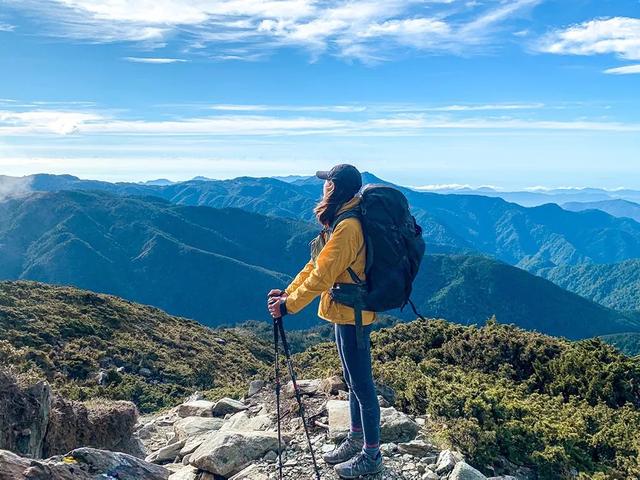 玩戶外的小姐姐,不同風(fēng)格的穿搭時尚又好看