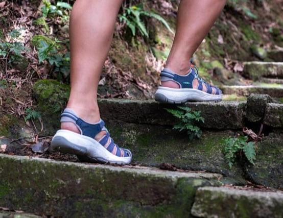KEEN輕量涼鞋實測,女孩夏天光腳穿涼鞋是一種什么樣的體驗?