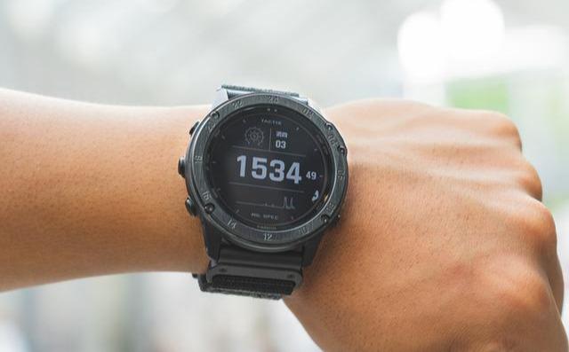 Garmin佳明Tactix Delta太陽能戰術腕表開箱,軍迷愛好者不容錯過