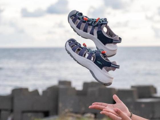 KEEN輕量涼鞋實測,女孩夏天光腳穿涼鞋是一種什么樣的體驗?