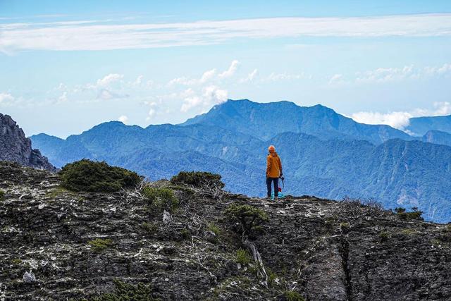 驢友都喜歡背包,來看看包里都裝了哪些東西?