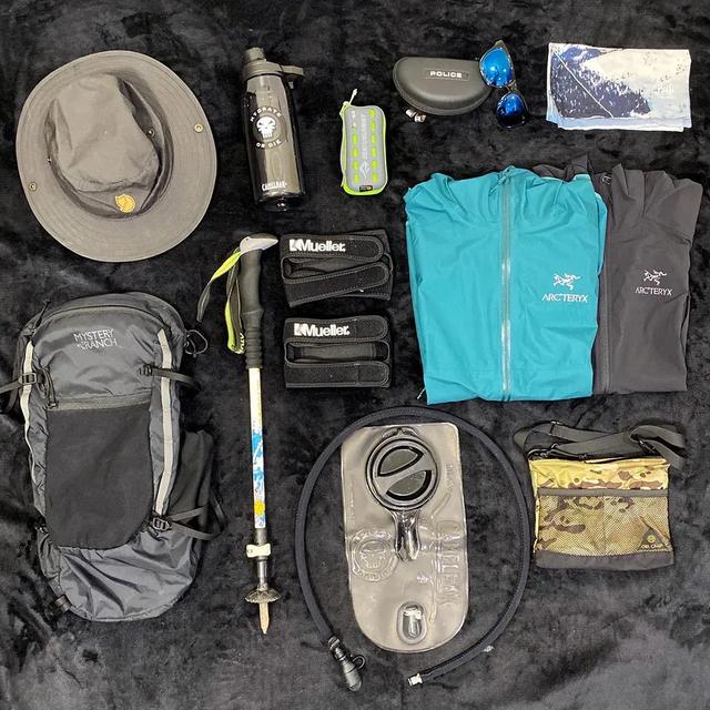 驢友都喜歡背包,來看看包里都裝了哪些東西?
