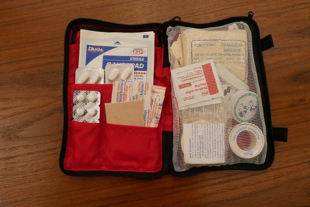 這才是登山最重要的物品?背包內(nèi)一定要有的急救藥包、裝備修復(fù)包、野外維生包