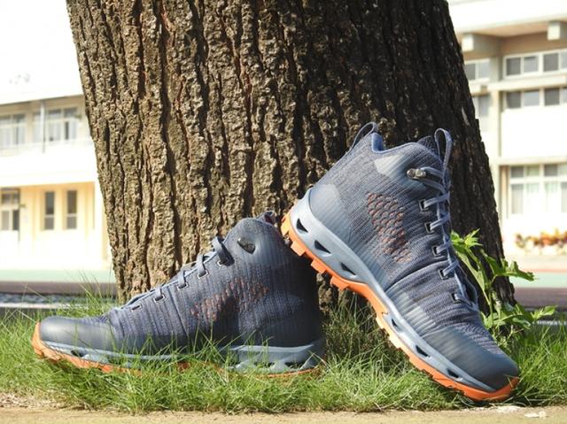 這個戶外品牌穿的人少,奧地利Dachstein達赫斯坦中幫防水登山鞋實測