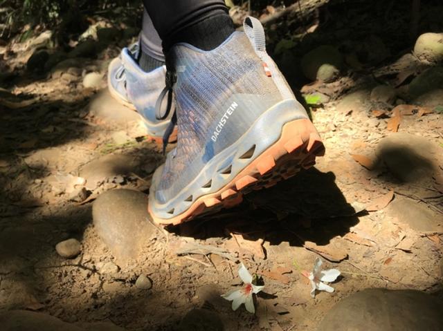 這個戶外品牌穿的人少,奧地利Dachstein達赫斯坦中幫防水登山鞋實測