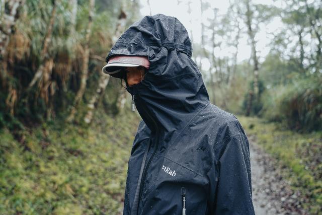 英國(guó)戶外品牌推薦,我喜歡的Rab輕量防水沖鋒衣外套評(píng)測(cè)報(bào)告