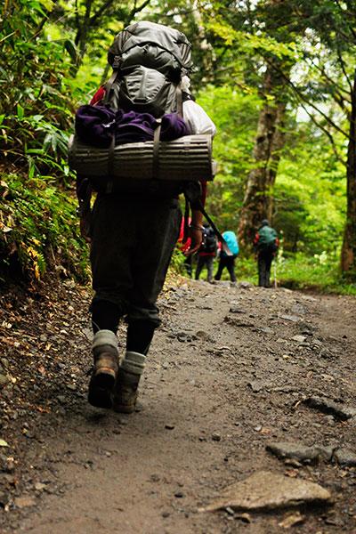 我應該如何選登山背包呢?驢友告訴你如何正確的選購及使用背包