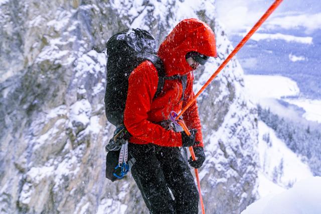 Arc'teryx新一代Alpha SV沖鋒衣誕生,解讀始祖鳥貴的原因