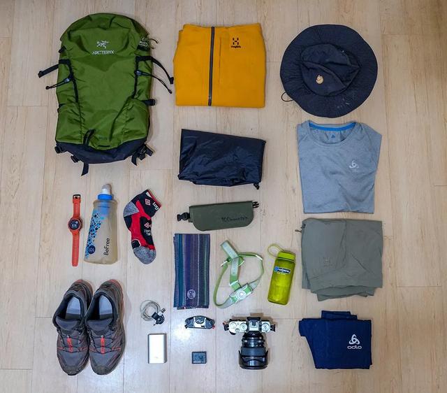 驢友都喜歡背包,來看看包里都裝了哪些東西?