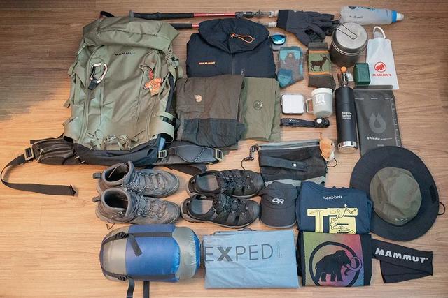 驢友都喜歡背包,來看看包里都裝了哪些東西?