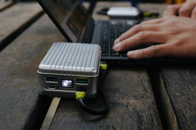 便攜充電寶開箱,登山、露營都方便用的Zendure移動電源