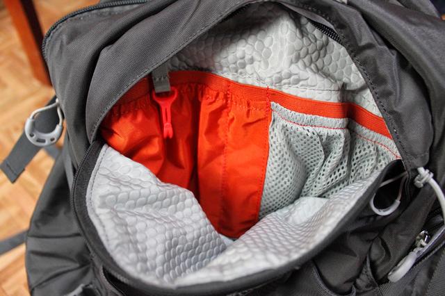 小鷹Osprey Momentum開箱,一款可以城市通勤騎行使用的背包