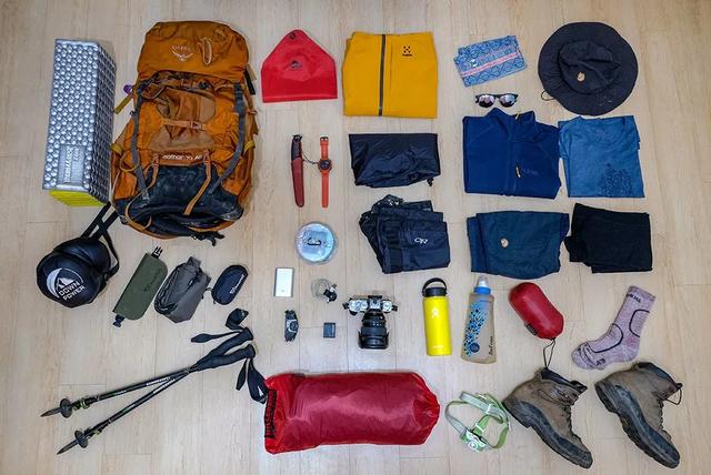 驢友都喜歡背包,來看看包里都裝了哪些東西?