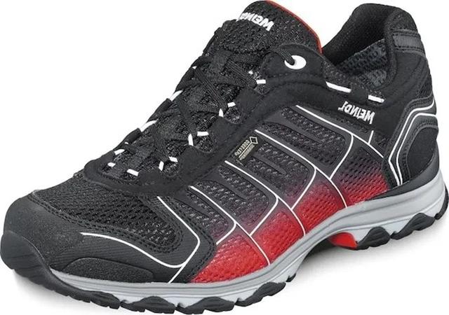 選了11款徒步登山鞋做比較,這些專業品牌哪個性能更好？