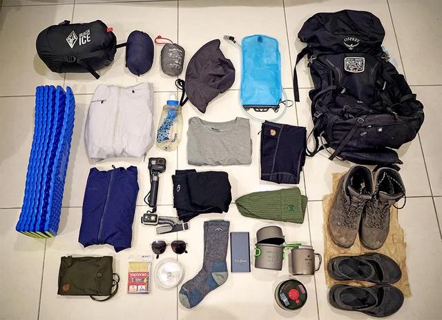 驢友都喜歡背包,來看看包里都裝了哪些東西?