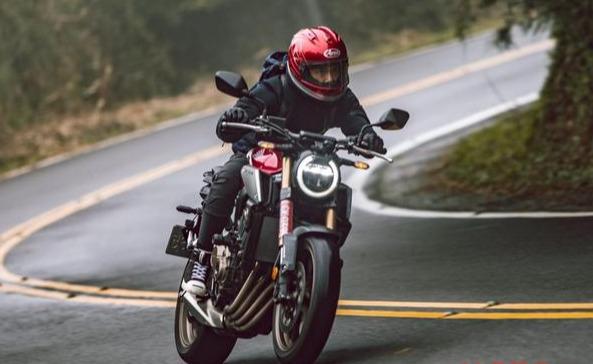 Mammut猛犸象軟殼外套好在哪?看我為你親身實測體驗