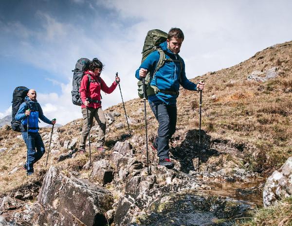 參加戶外徒步活動,中間層的衣服怎么穿?