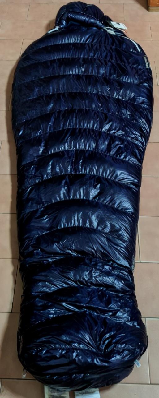 土撥鼠Marmot羽絨絨睡袋開(kāi)箱,戶外野營(yíng)還是要靠睡袋