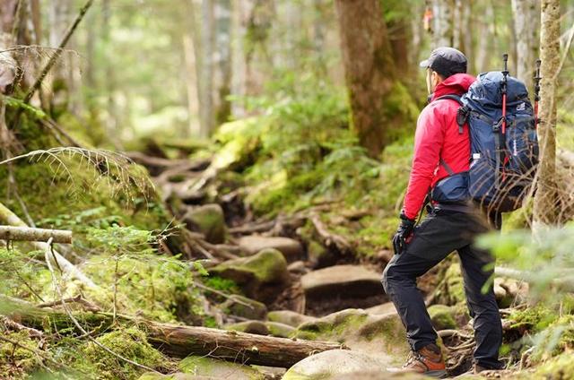 我應該如何選登山背包呢?驢友告訴你如何正確的選購及使用背包