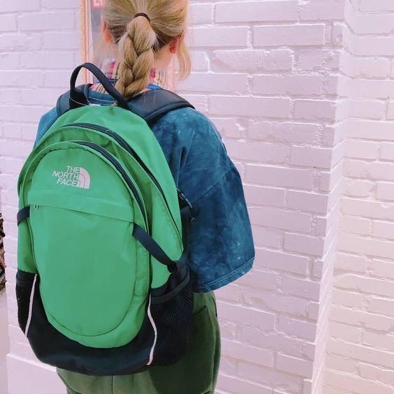 看看The North Face(北面)背包,假日、上班或是上學用