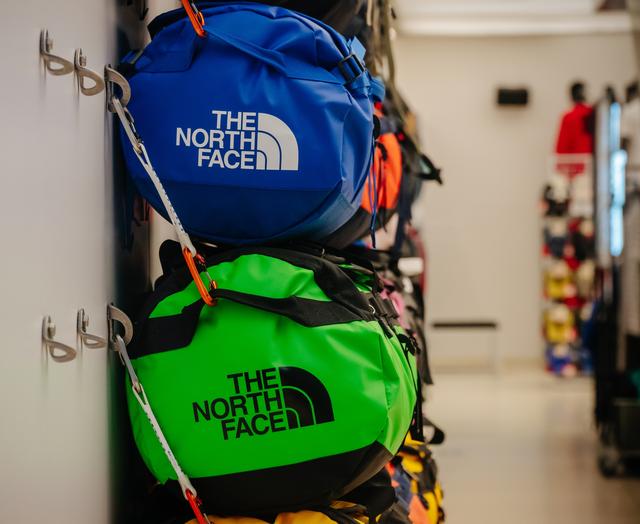 不是給戶外愛好者的outdoor品牌聯名款,上萬元價格有人買