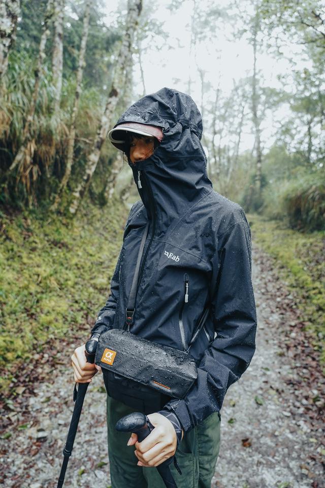 英國(guó)戶外品牌推薦,我喜歡的Rab輕量防水沖鋒衣外套評(píng)測(cè)報(bào)告