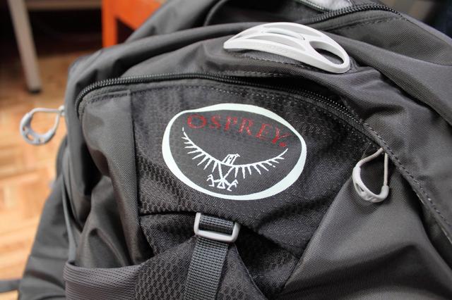 小鷹Osprey Momentum開箱,一款可以城市通勤騎行使用的背包