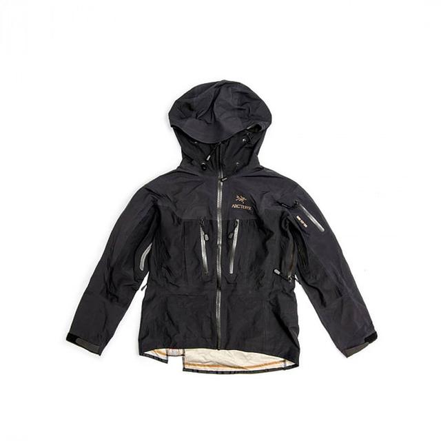 Arc'teryx新一代Alpha SV沖鋒衣誕生,解讀始祖鳥貴的原因