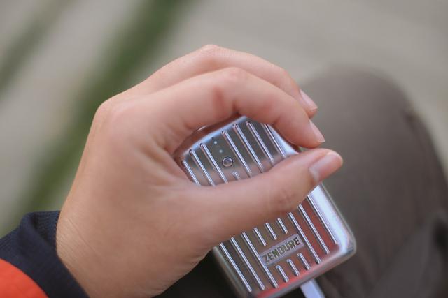 便攜充電寶開箱,登山、露營都方便用的Zendure移動電源
