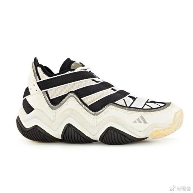 阿迪達(dá)斯adidas聯(lián)名款再現(xiàn)天足系列,科比曾穿過第一雙戰(zhàn)靴