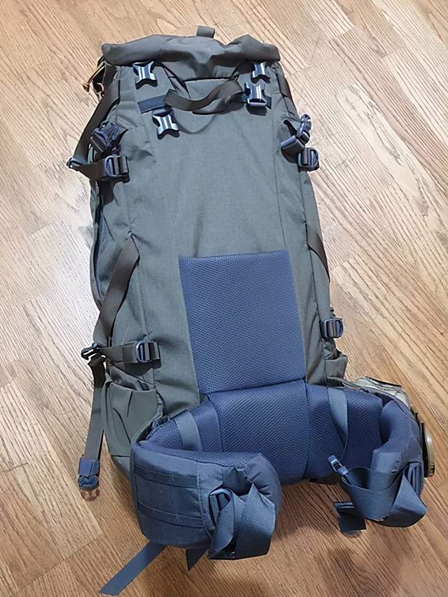 美國海豹突擊隊專用背包神秘在哪?看神秘農場Mystery ranch背包開箱