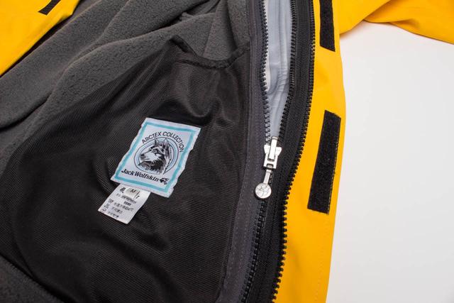 Jack Wolfskin狼爪沖鋒衣開箱,這牌子你買過假貨嗎