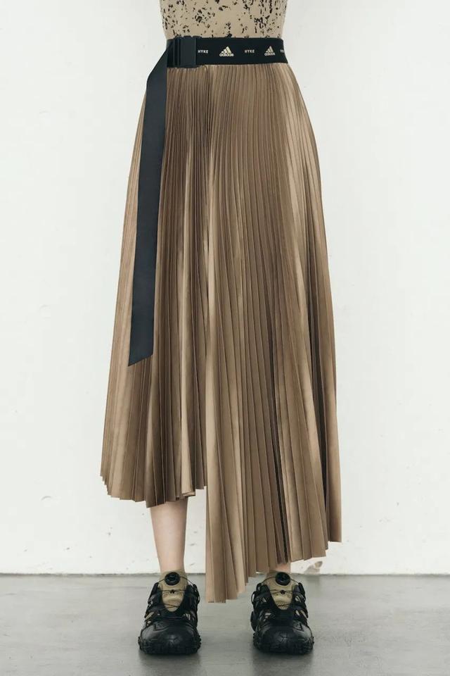 adidas攜手HYKE全新聯(lián)名系列,值得女生關(guān)注的小眾設(shè)計(jì)