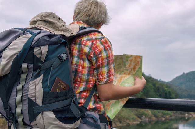 帶上這些爬山必帶的戶外用品,安全、保暖、睡得好、吃得好