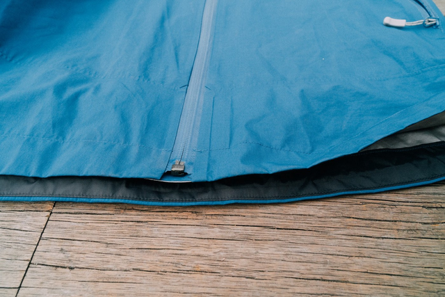 該買一款什么樣的沖鋒衣?入手英國品牌Rab防水沖鋒衣外套開箱