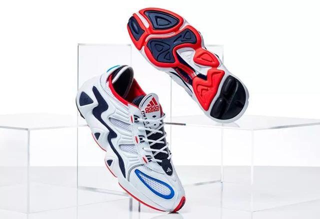 阿迪達(dá)斯adidas聯(lián)名款再現(xiàn)天足系列,科比曾穿過第一雙戰(zhàn)靴