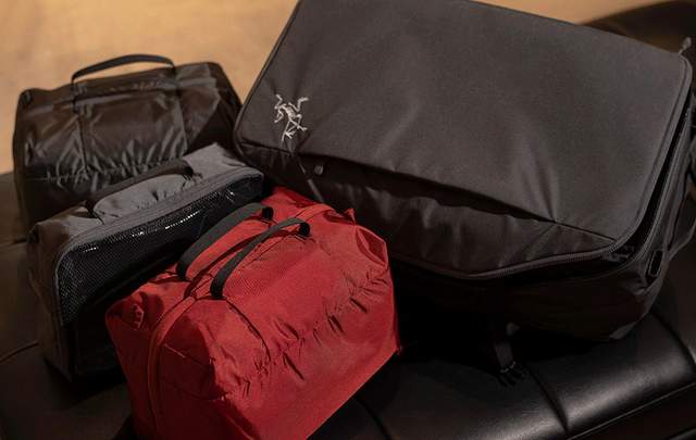 始祖鳥的裝備一直在網上看過,這家在日本的專賣店第一次進去看