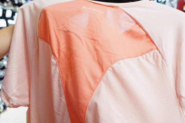 新手還是去迪卡儂買戶外裝備,一件衣服也就幾十塊錢