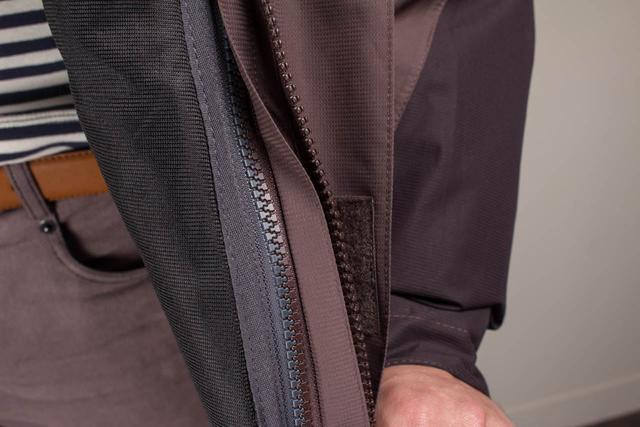 Jack Wolfskin狼爪沖鋒衣開箱,這牌子你買過假貨嗎