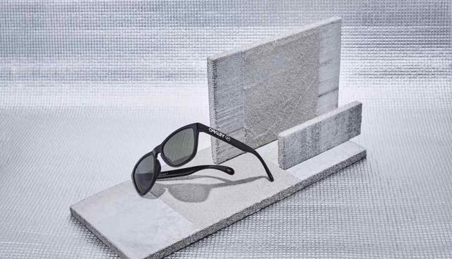OAKLEY與fragment design推新款聯名眼鏡,只有帥可以形容